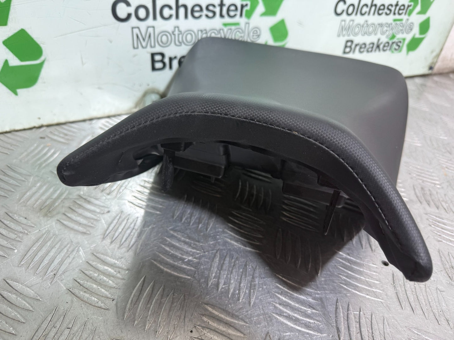 SUZUKI GSF650 GSF 650 BANDIT FRONT SEAT YEAR 2005-2008