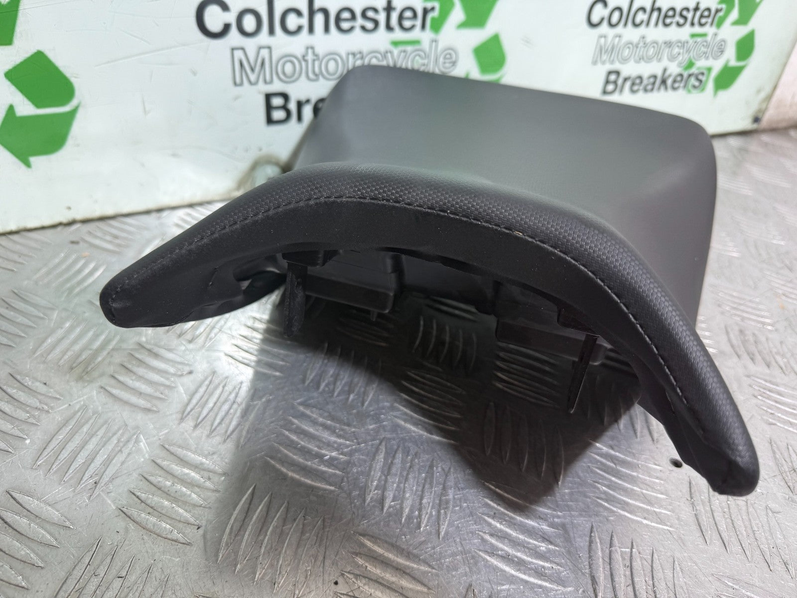 SUZUKI GSF650 GSF 650 BANDIT FRONT SEAT YEAR 2005-2008