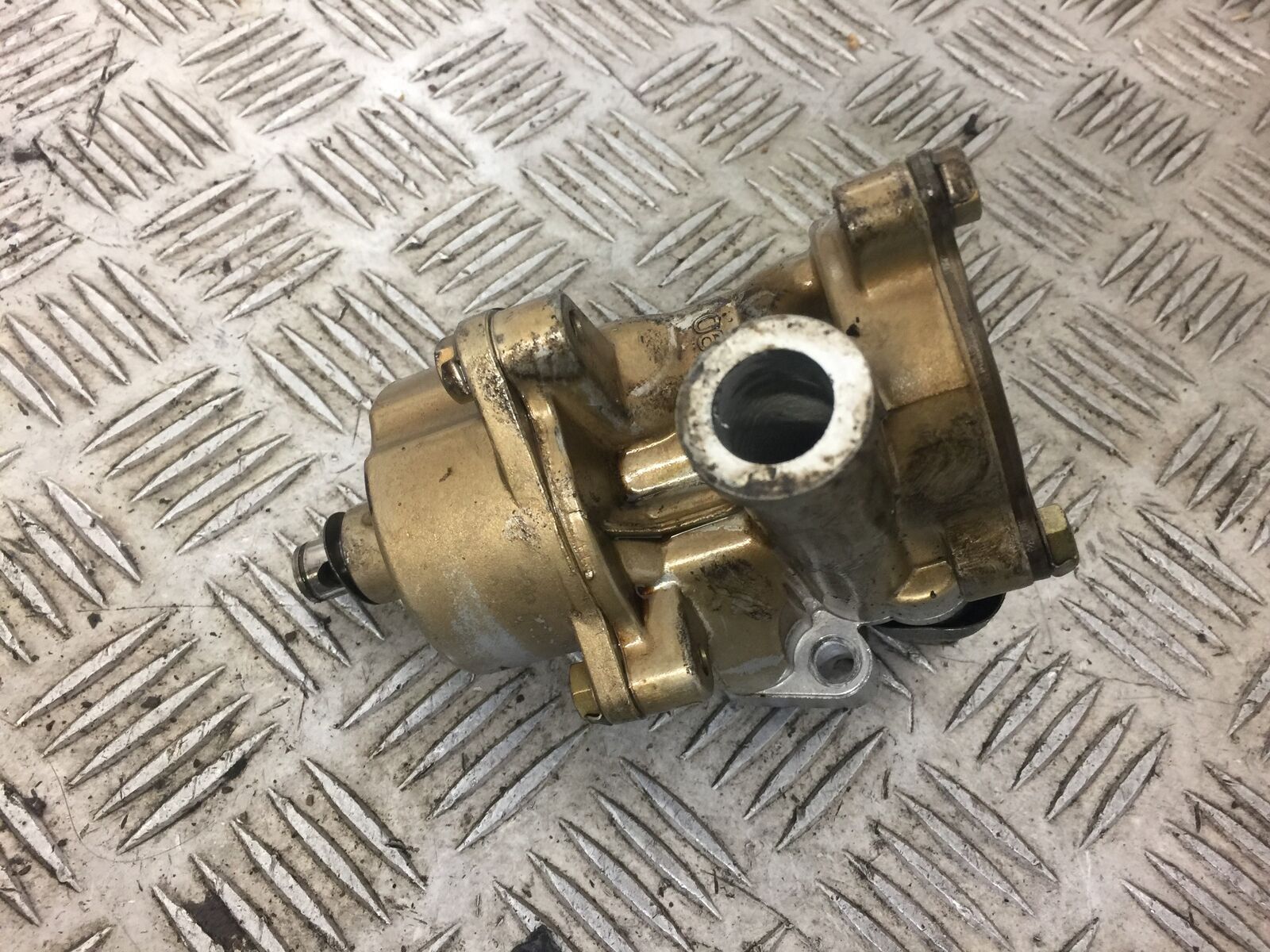 SUZUKI GSF1200  GSF 1200 BANDIT OIL PUMP  YEAR 1997