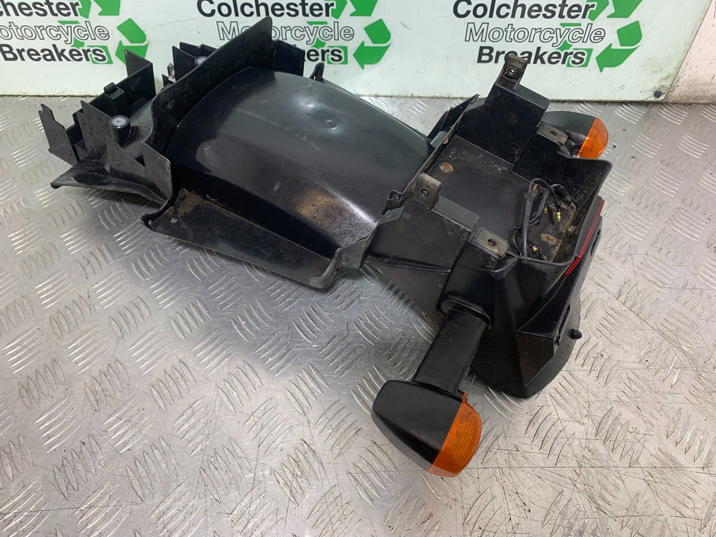 YAMAHA FZS600 FAZER 600 REAR MUDGUARD AND INDICATORS  YEAR 1998-2001 (CMB1267)