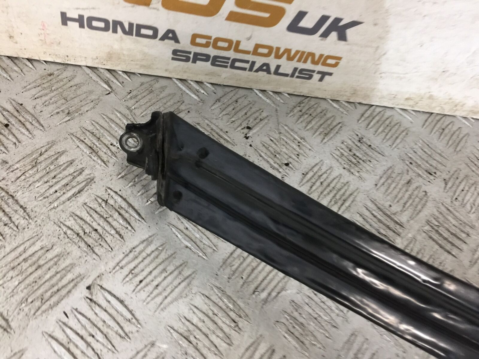 HONDA GL1800 GL 1800 SCREEN BRACKET   YEAR 2004-10 ABS (STOCK 890)