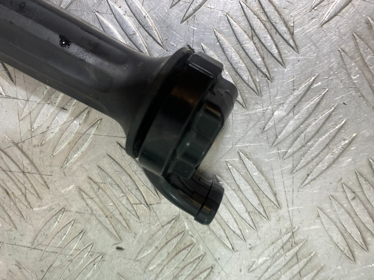 TRIUMPH 1050 SPRINT ST THROTTLE AND GRIP   2004-2007 (CMB1197)