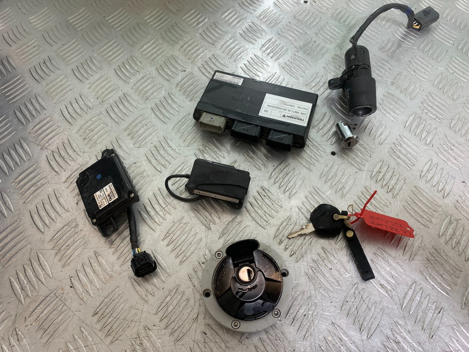 TRIUMPH TRIDENT 660 ECU LOCKS KEY  YEAR 2021-2024 (CMB1295)