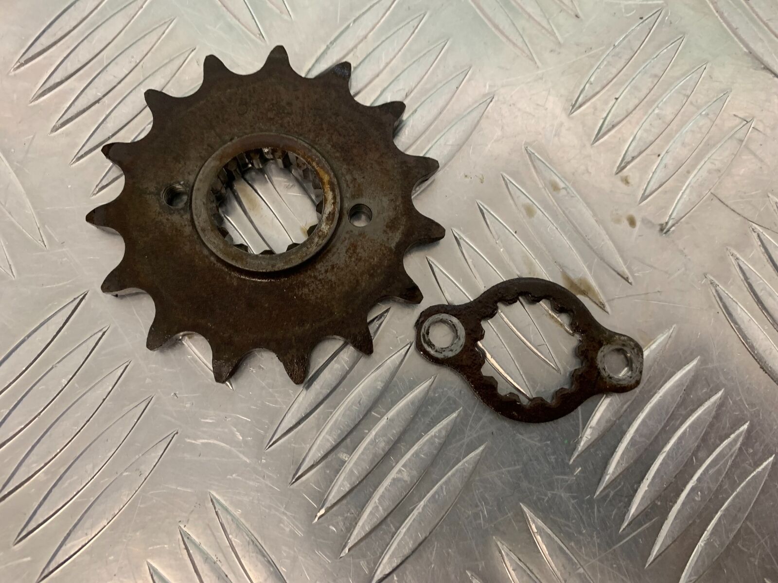 KAWASAKI KLR250 KLR 250 FRONT SPROCKET  YEAR 1984-2001 (STOCK 980)