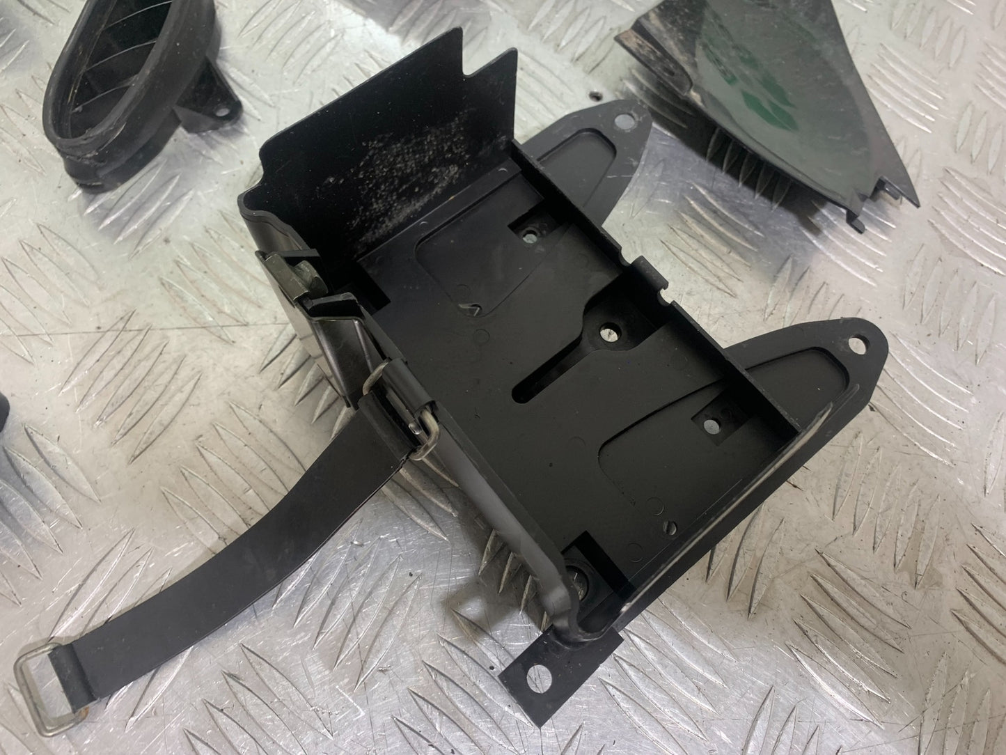 YAMAHA YZF R1 INFILL PANELS  YEAR 2004-2006 (CMB1155)