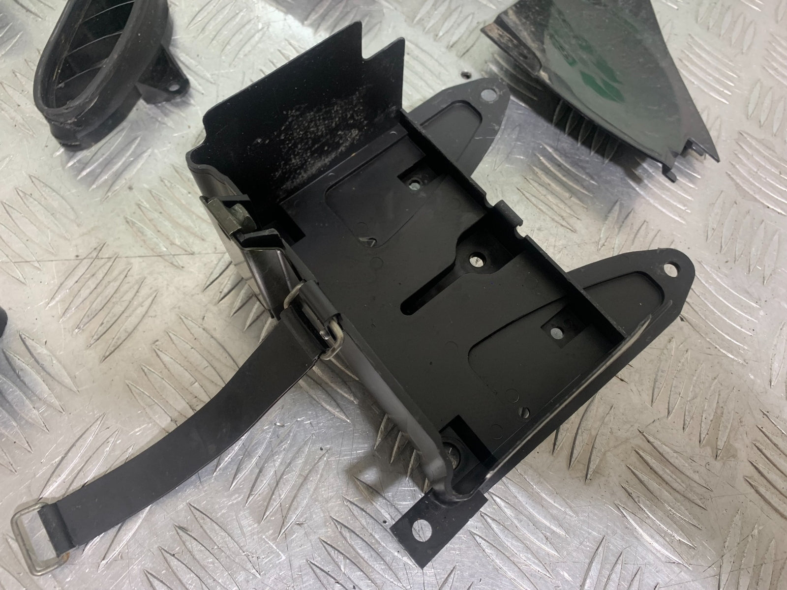 YAMAHA YZF R1 INFILL PANELS  YEAR 2004-2006 (CMB1155)