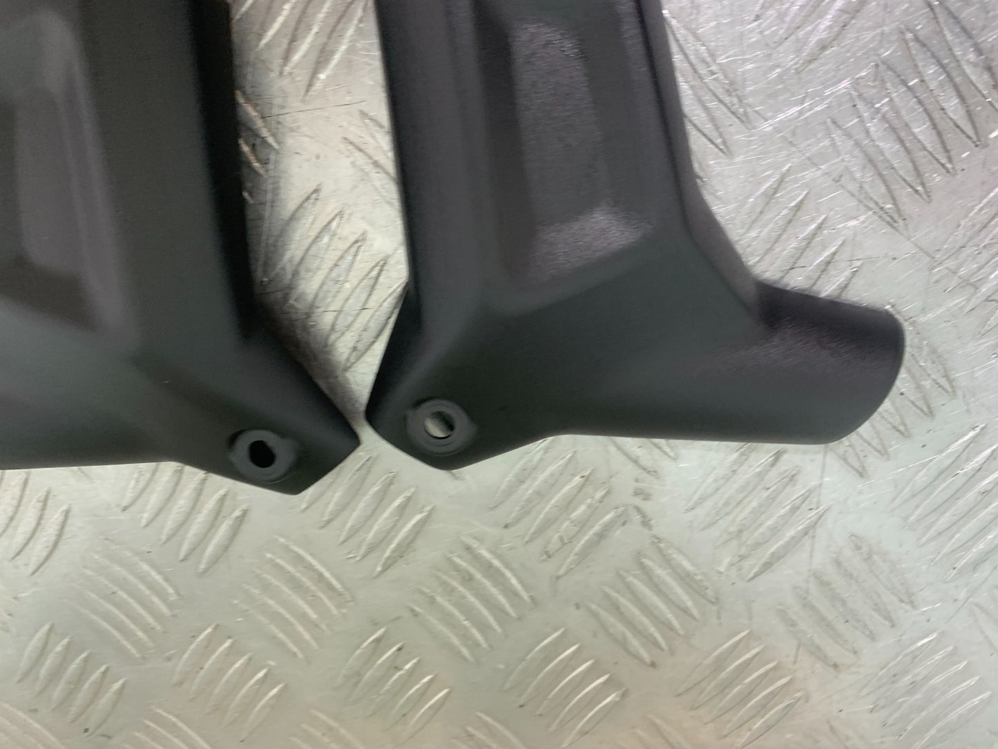 TRIUMPH TRIDENT 660 LEFT AND RIGHT FRAME COVERS YEAR 2021-2024 (CMB1295)