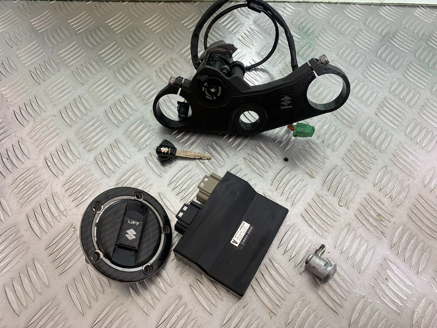SUZUKI GSXR1000 GSXR 1000 ECU LOCKS KEY   2009-2016 (CMB1049)