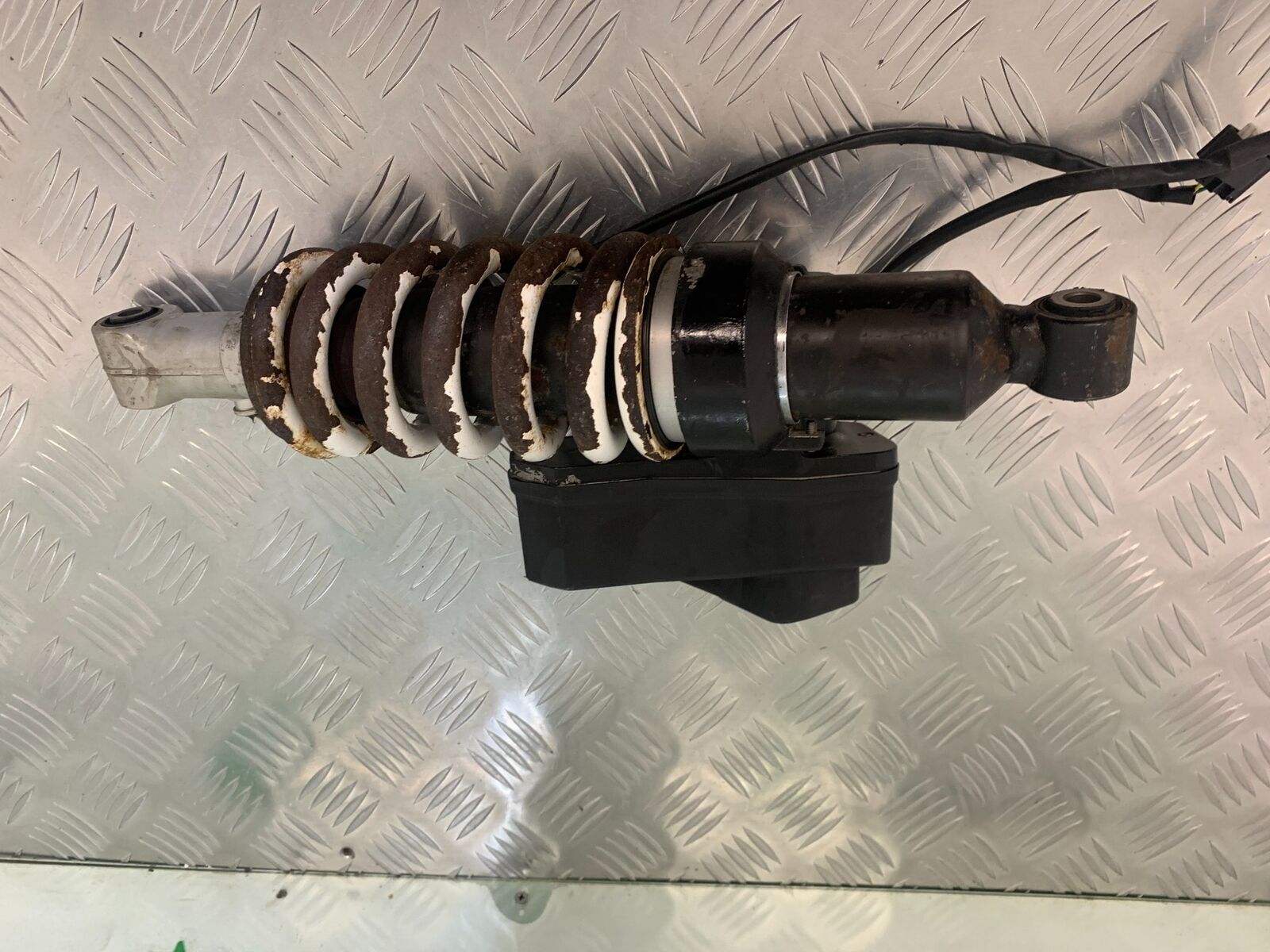 BMW R1200 RT R 1200 RT REAR SHOCK   YEAR 2005-2009 (STOCK 943)