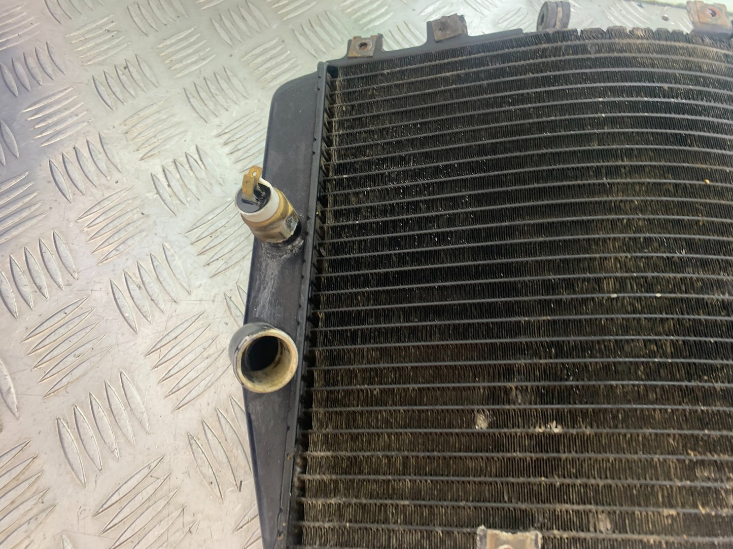 KAWASAKI ZX9R ZX9 E1 RADIATOR    YEAR 2000-01 (CMB1171)