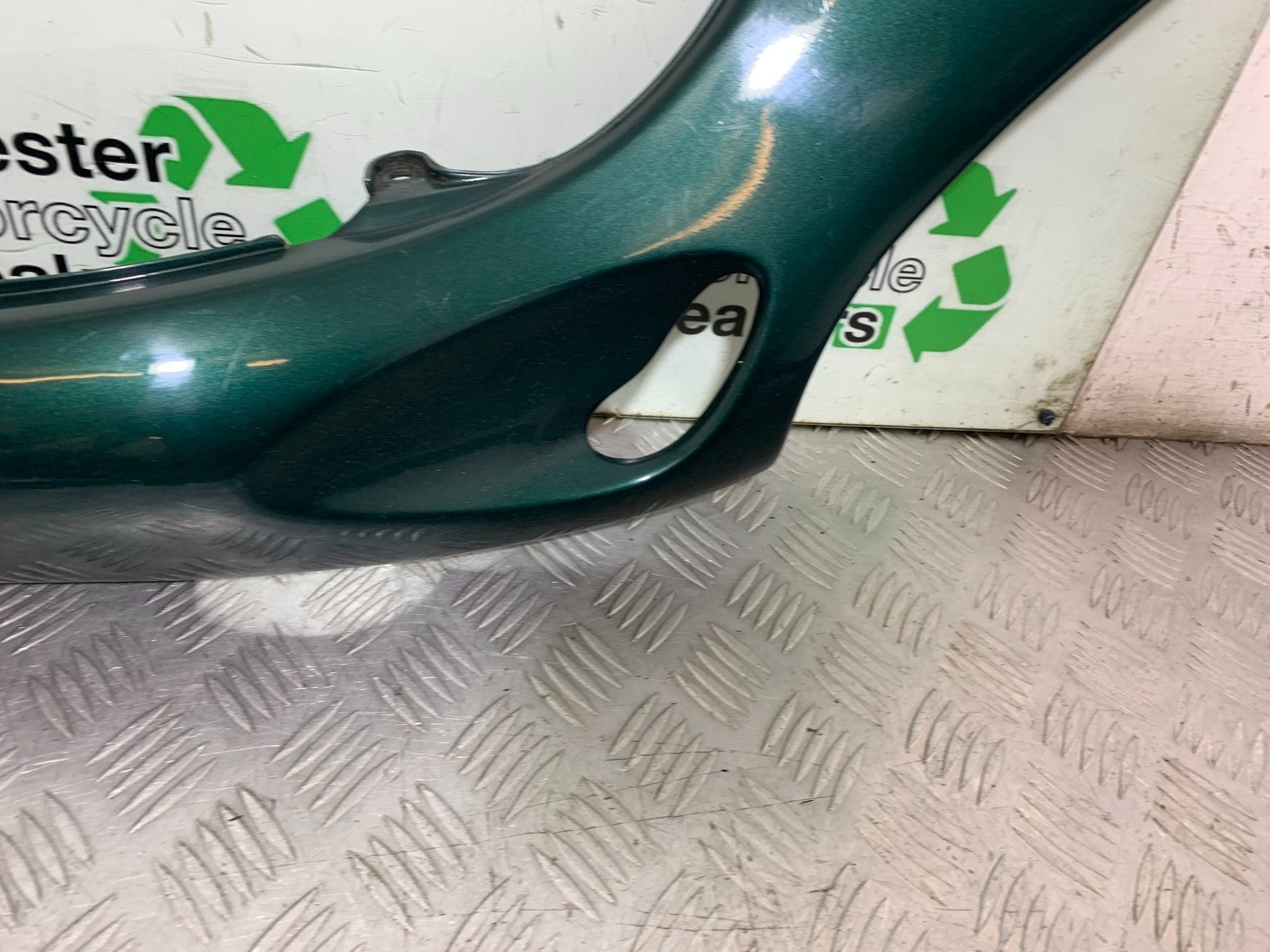 TRIUMPH 955I SPRINT RS RIGHT SEAT PANEL  YEAR 1999-03 (CMB1313)