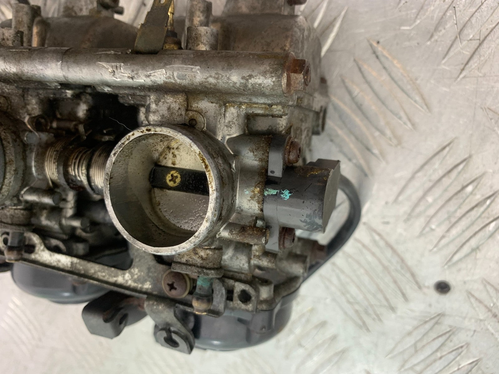 SUZUKI GSF600 GSF 600 BANDIT CARBS (SEIZED SOLD AS PARTS)   2000-2004 (CMB1269)