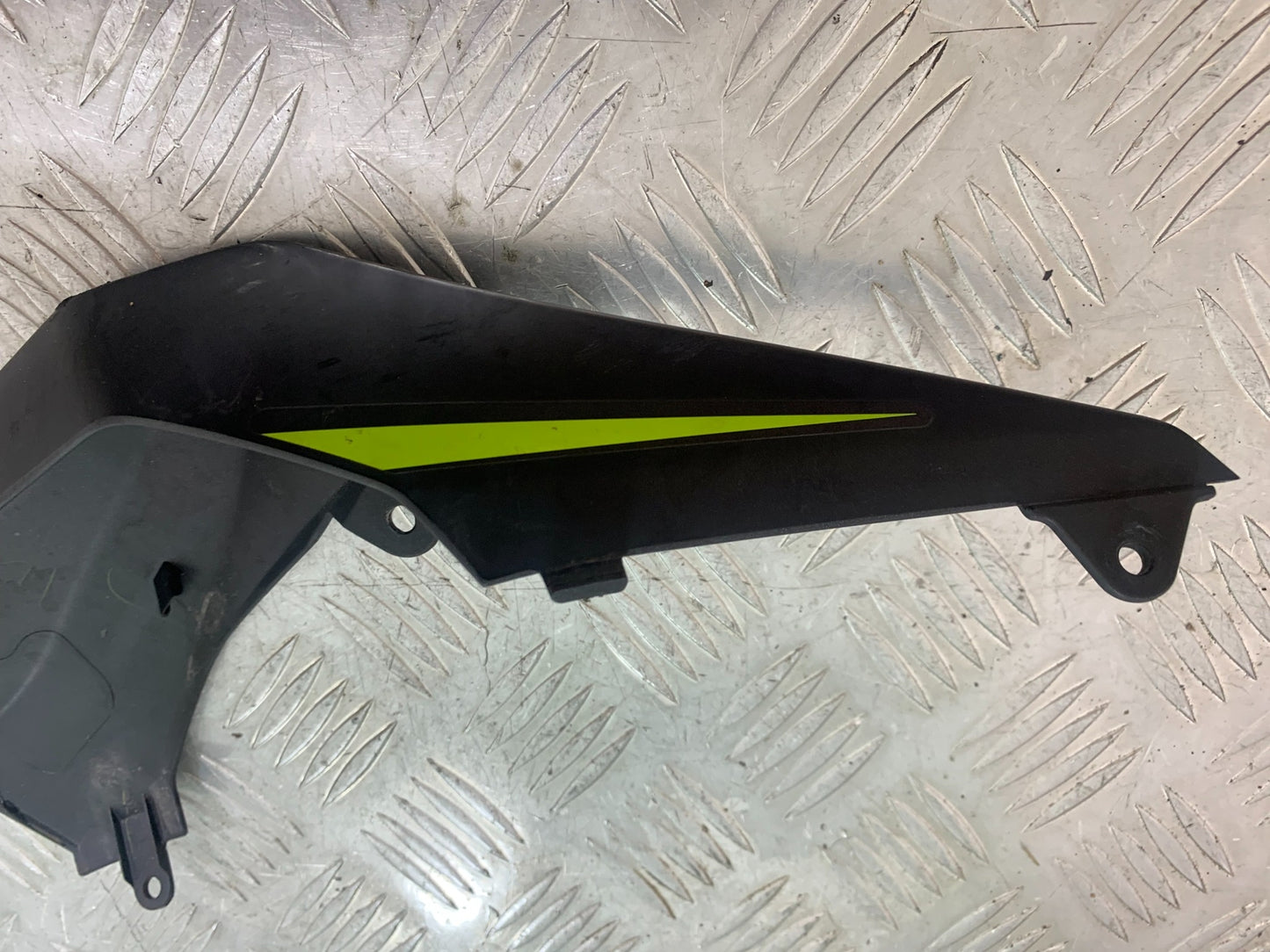 KAWASAKI Z125 Z 125 RIGHT SEAT PANEL  YEAR  2018-2023 (CMB1167)