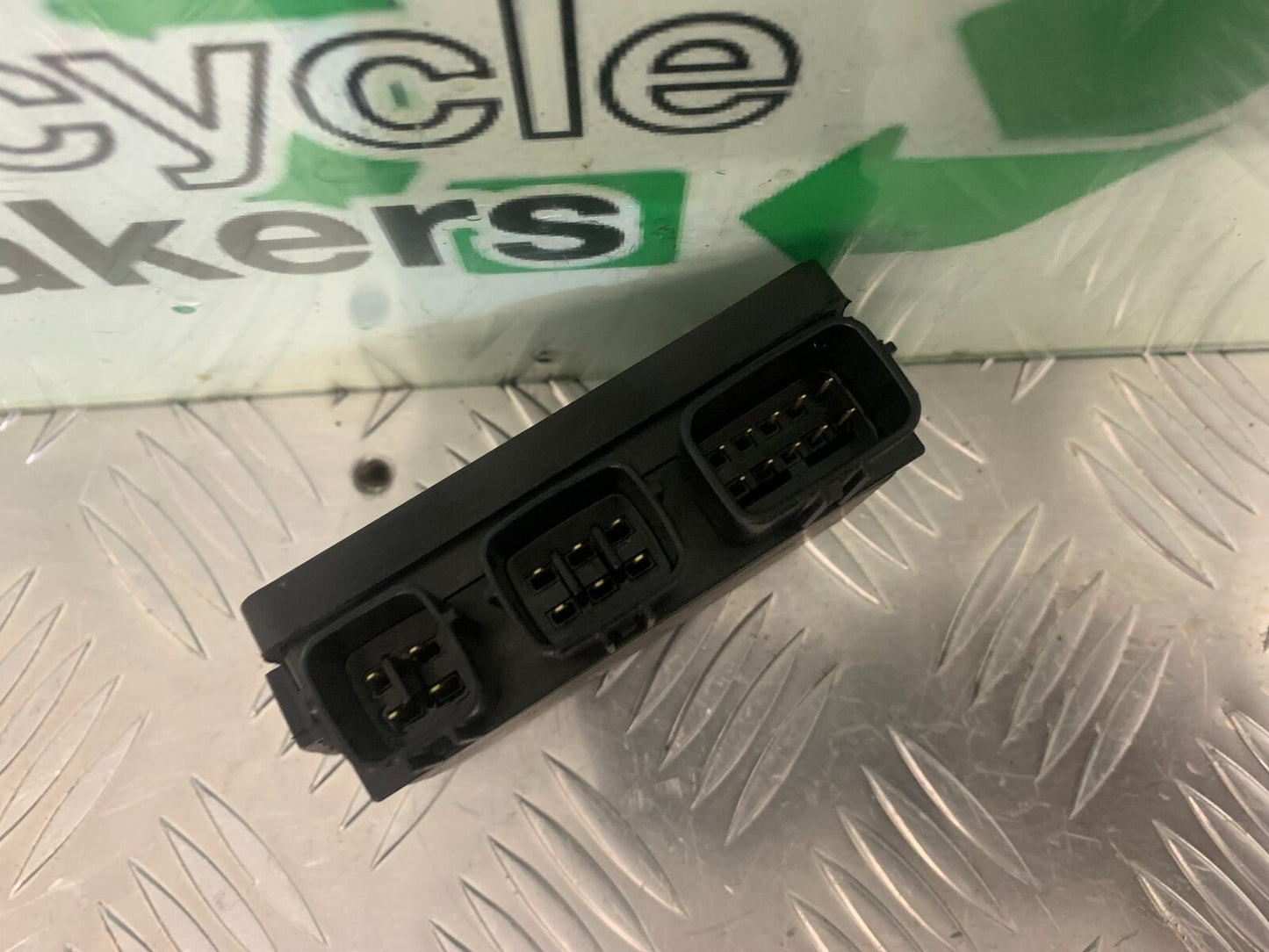 KAWASAKI ZX6R ZX6 R FUSE BOX   YEAR 2007 2008 (STOCK 973)