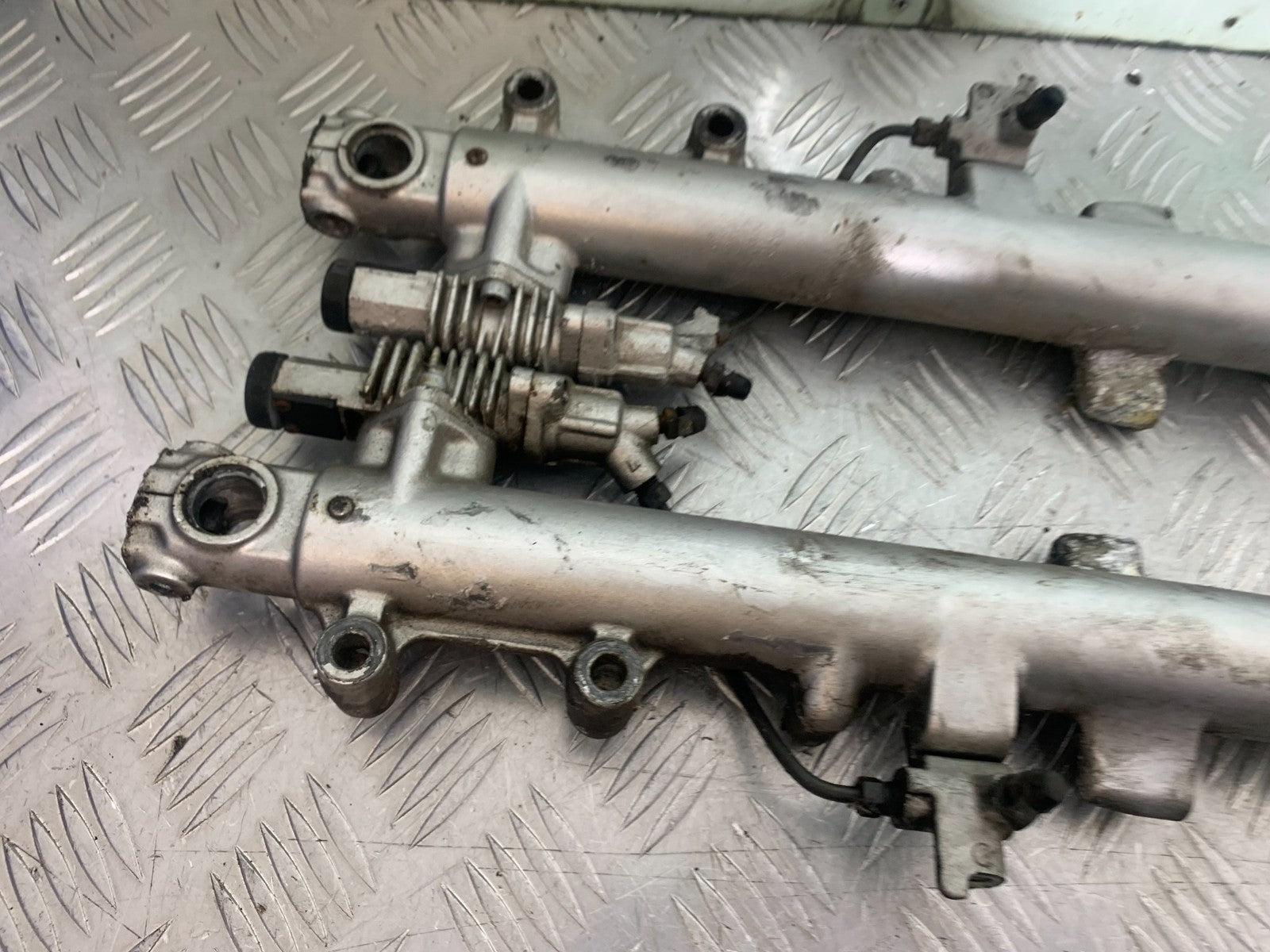 KAWASAKI GPZ600 GPZ 600 FORKS  YEAR 1988-90 (CMB1258)