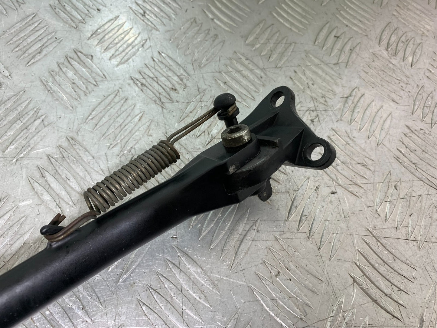 TRIUMPH 955I SPRINT RS SIDE STAND YEAR 1999-03 (CMB1313)