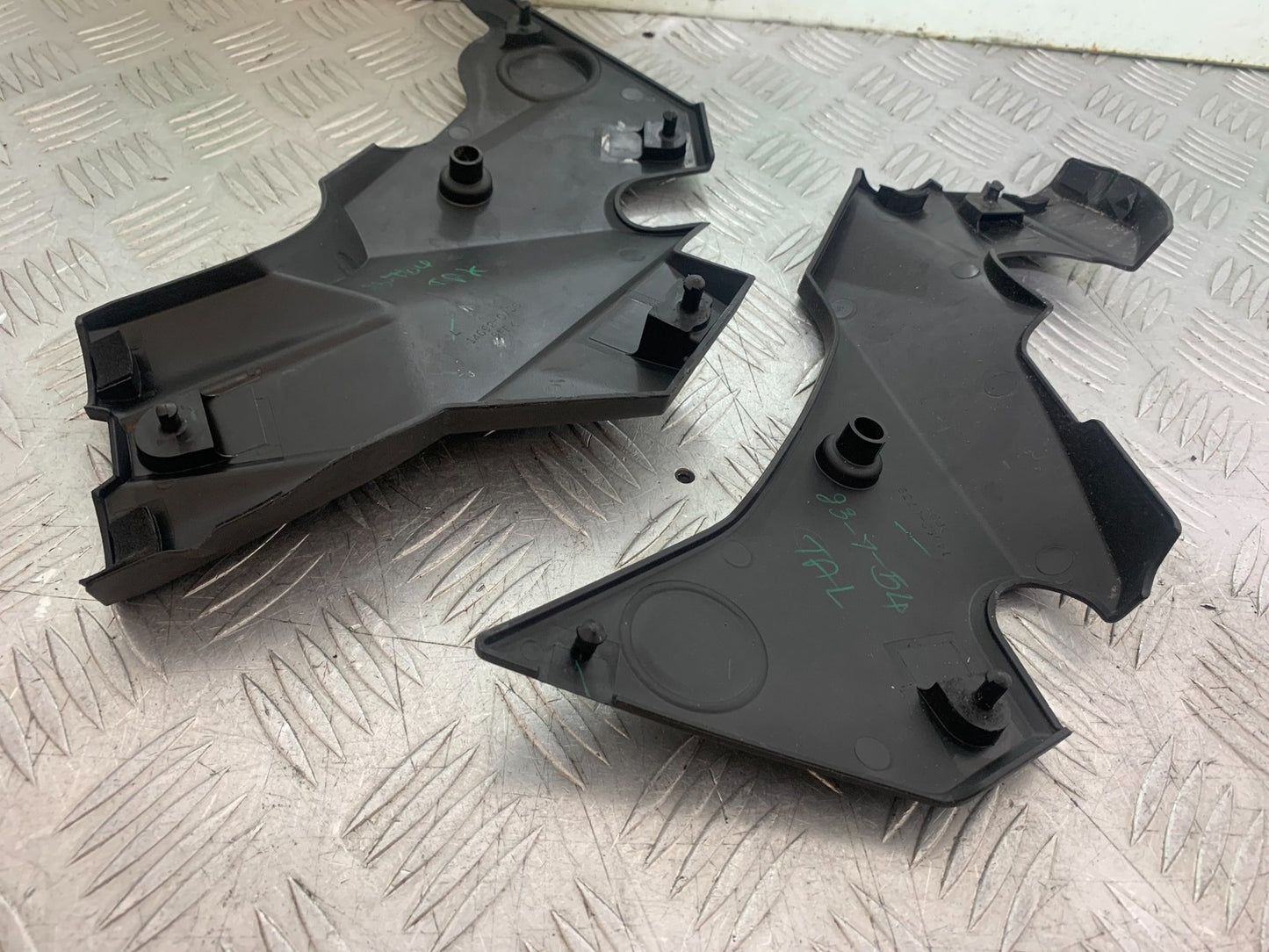 KAWASAKI ER6 N LEFT AND RIGHT FRAME COVERS   YEAR 2012-2017 (CMB1324)