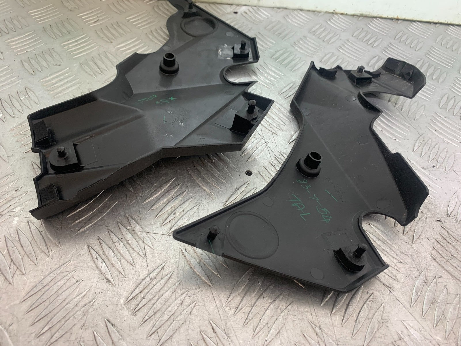 KAWASAKI ER6 N LEFT AND RIGHT FRAME COVERS   YEAR 2012-2017 (CMB1324)