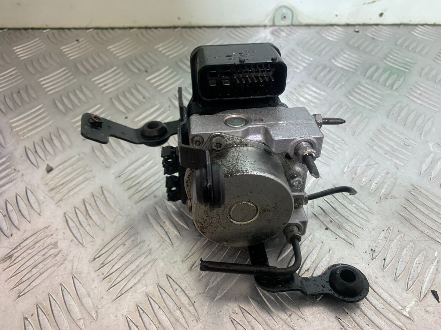 TRIUMPH TIGER 800 ABS PUMP YEAR 2011-2014 (CMB1113)