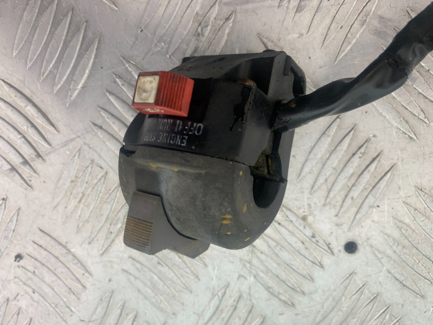 KAWASAKI GT550 GT 550 RIGHT SWITCH GEAR   YEAR 1984-87 (CMB1141)