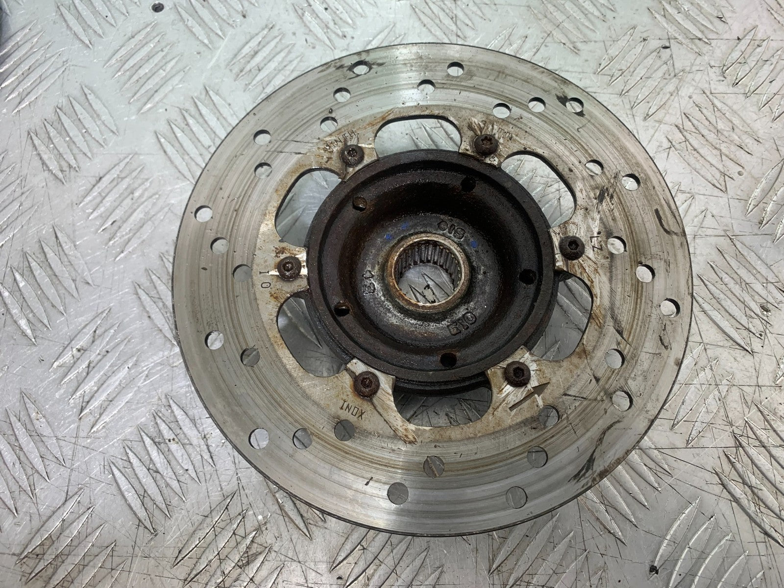 PIAGGIO VESPA GTS 125 REAR DISC AND HUB  YEAR 2009-2014  (CMB1261)