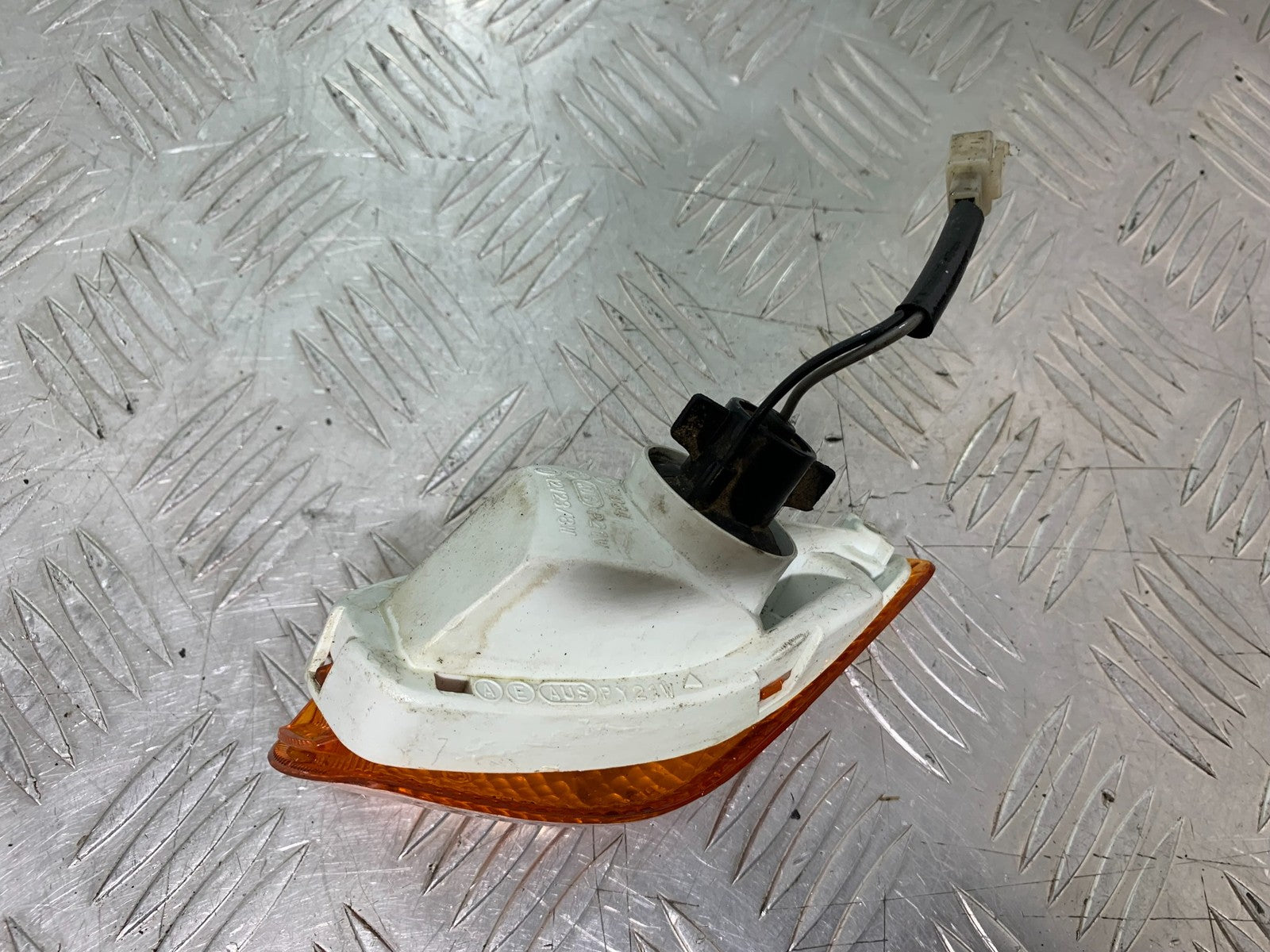 KAWASAKI ZZR1100 D FRONT RIGHT INDICATOR   YEAR 1993-2001 (CMB1189)