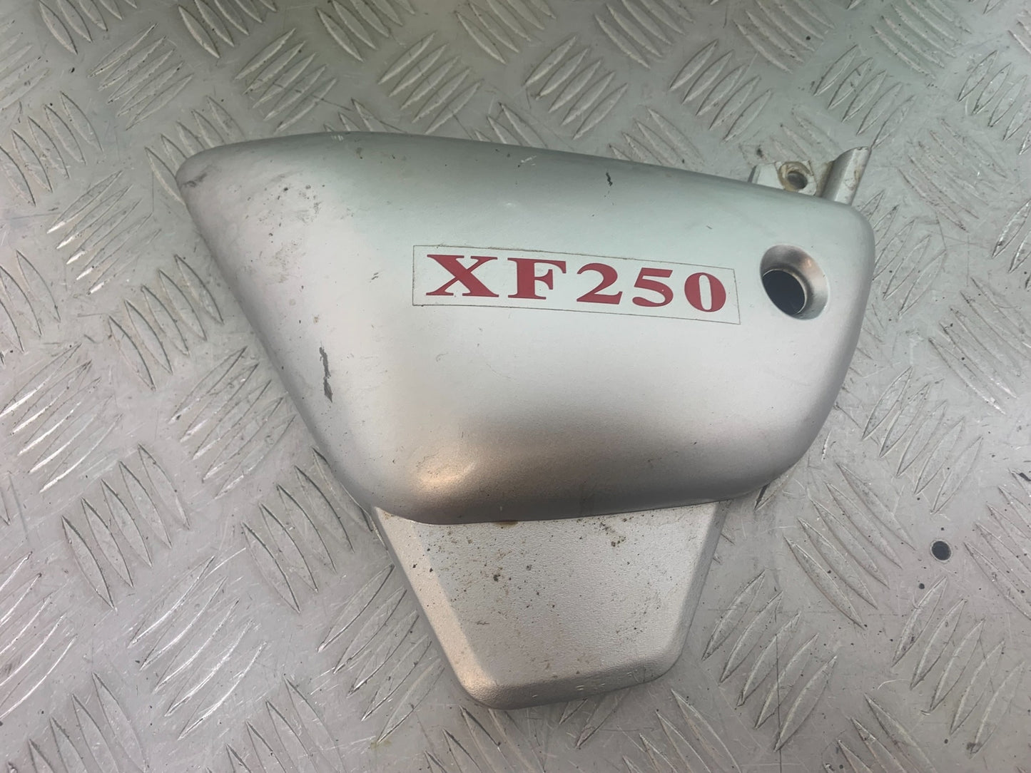 PIONEER XF250 SIDE PANEL   YEAR 2009 (CMB1143)