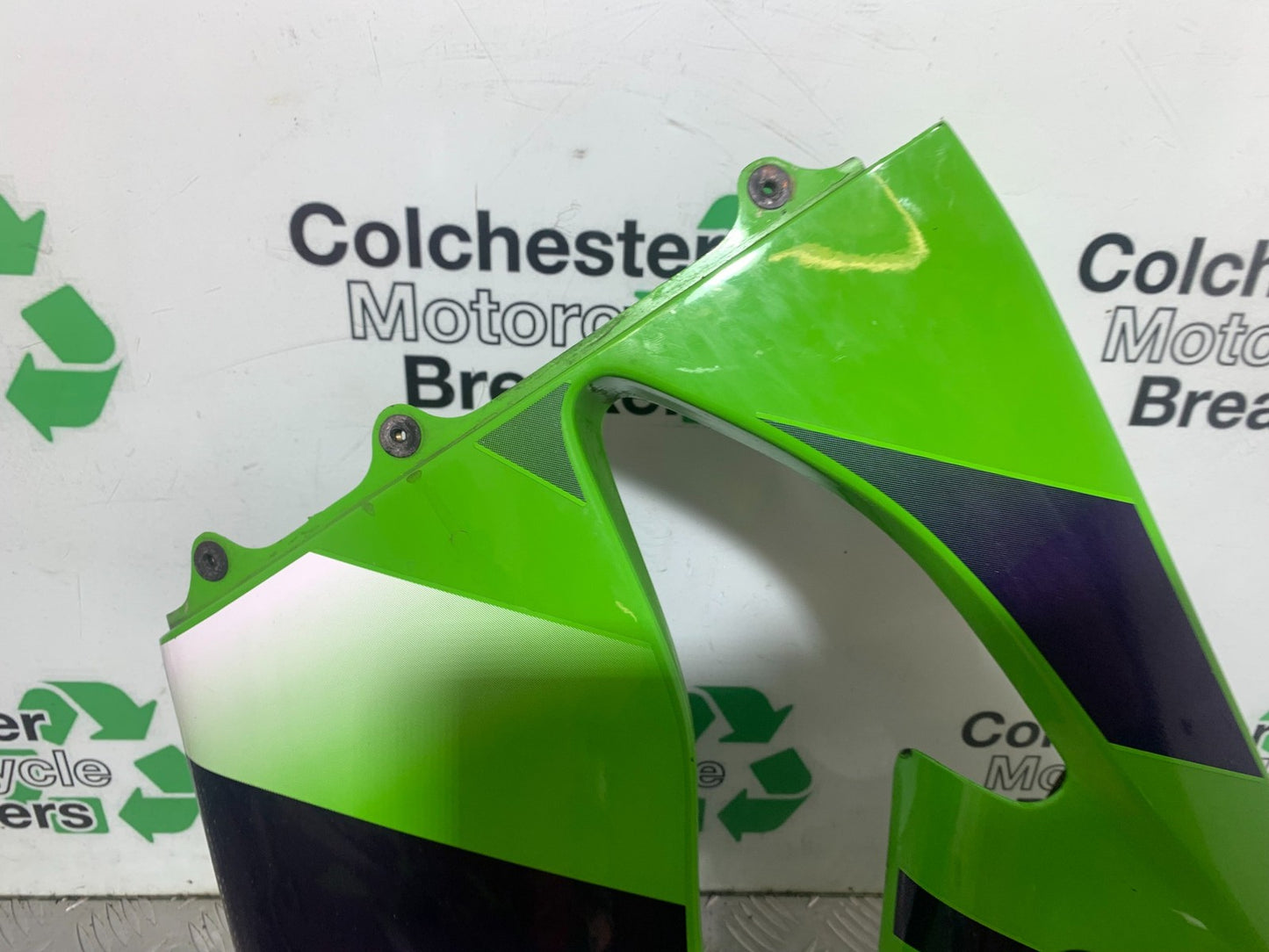 KAWASAKI ZX9R ZX9 E1 LEFT MIDDLE FAIRING PANEL YEAR 2000-01 (CMB1171)