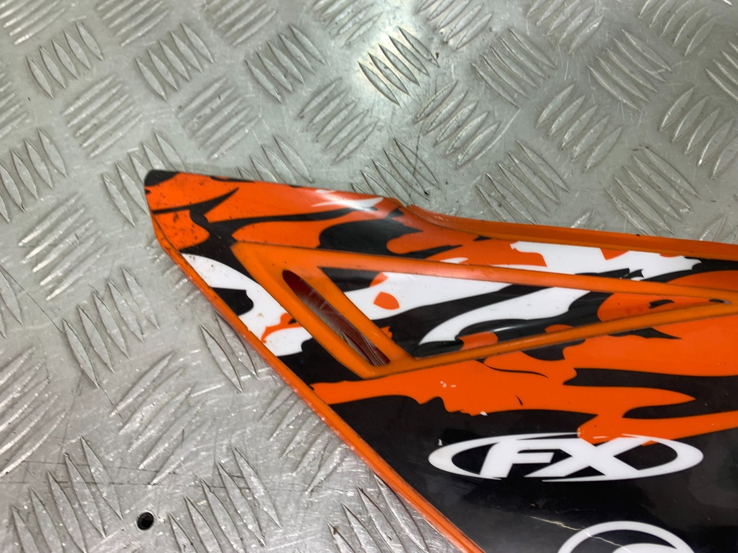 QINGQI QM125 GY-2B LEFT SEAT PANEL YEAR 2016 (CMB1228)
