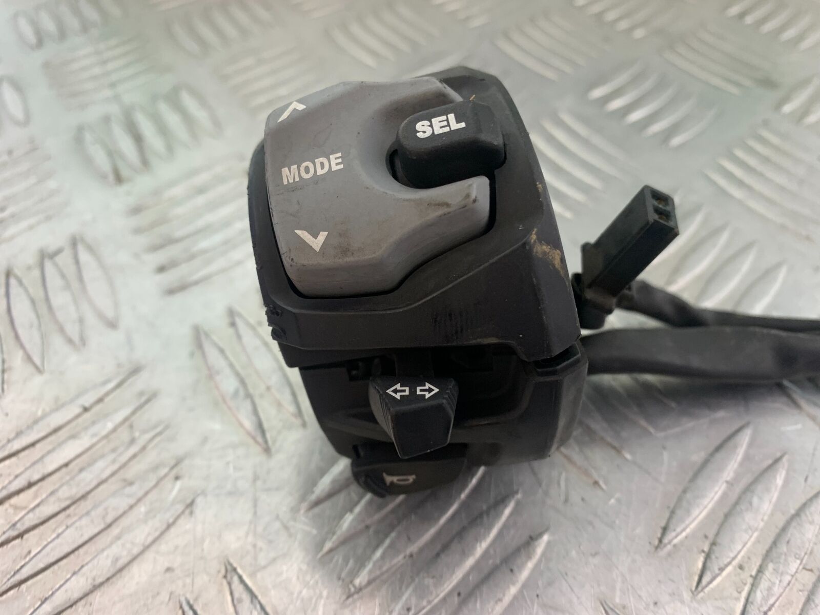SUZUKI DL 650 V-STROM LEFT SWITCH GEAR  YEAR 2020 (CMB1117)
