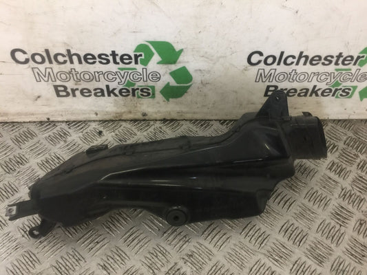 SUZUKI GSXR1000 GSXR 1000 RIGHT AIR TUBE  L2-L6 2012-16 (STOCK 720)