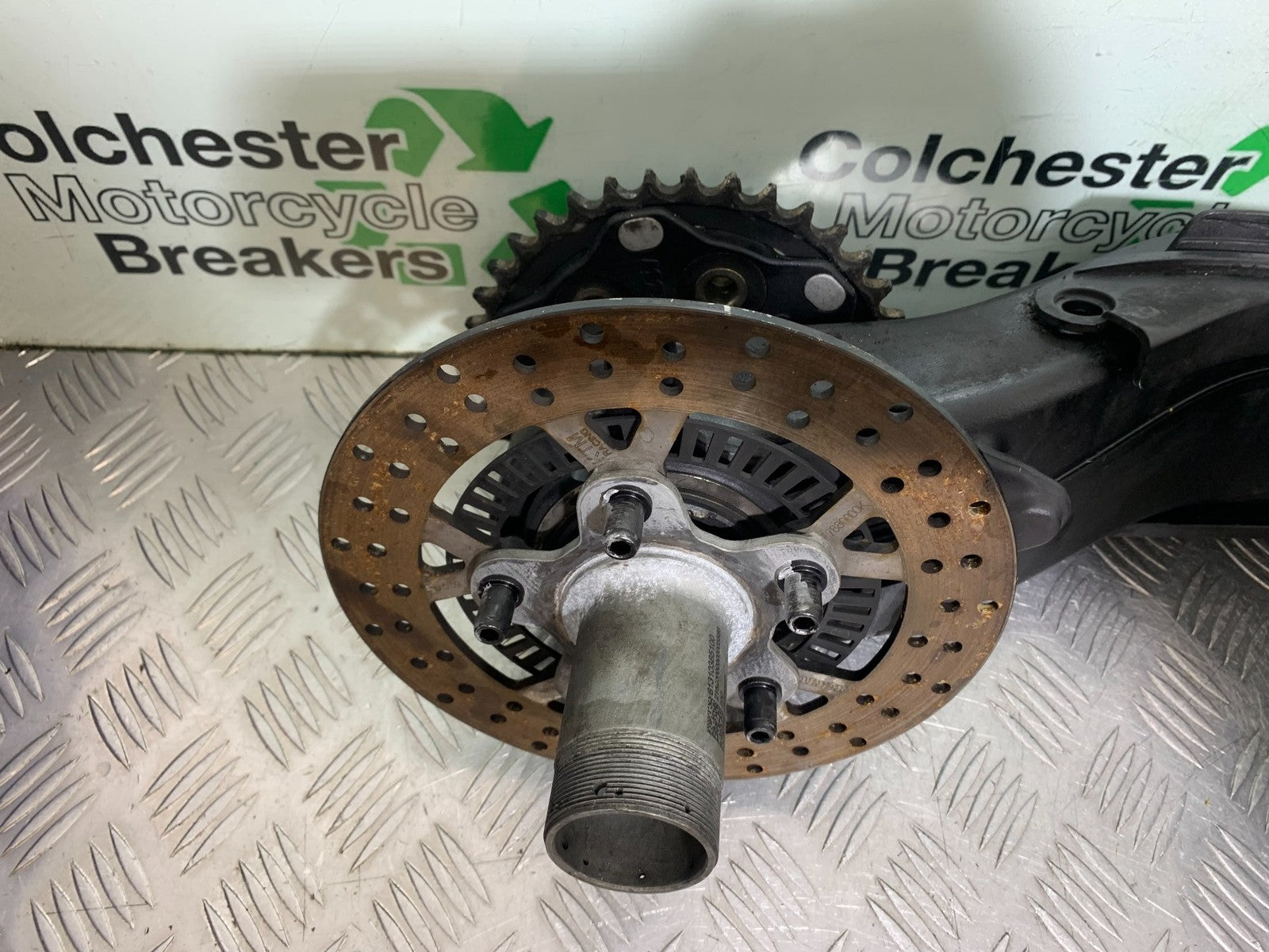 KTM 1290 SUPER DUKE R SWINGARM HUB CARRIER DISC YEAR 2020-2024 (CMB1272)