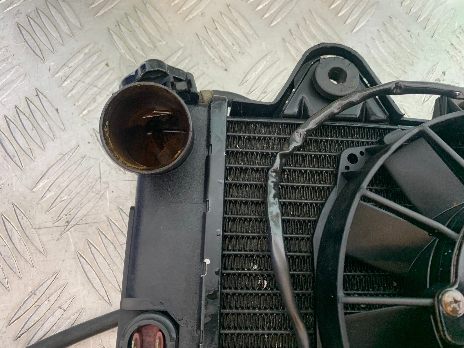 TRIUMPH TROPHY 900 RADIATOR AND FAN   YEAR 1991-95 (CMB1251)