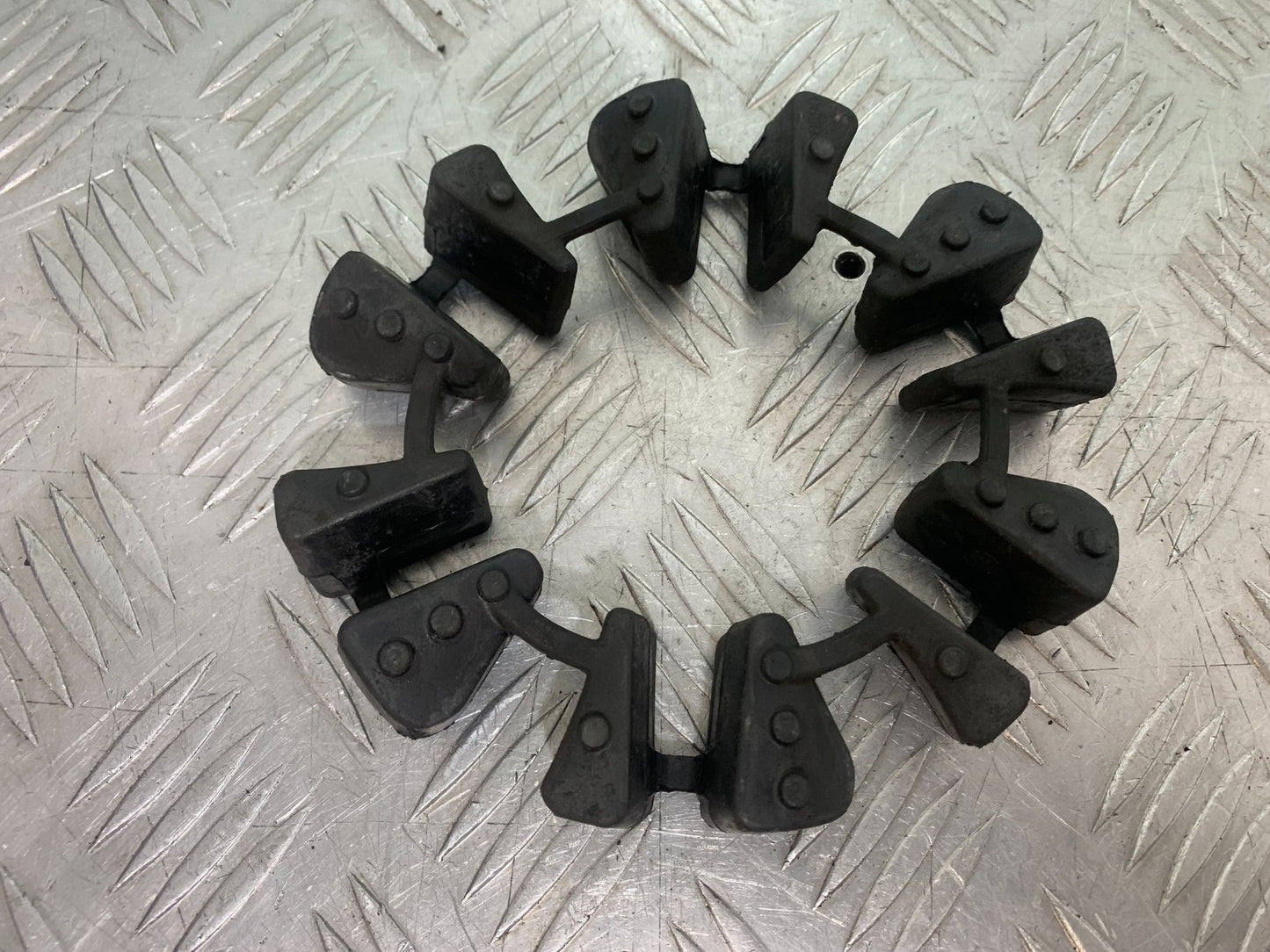 TRIUMPH TIGER 800 XRT CUSH DRIVE RUBBERS   2018-2020 (CMB1193)