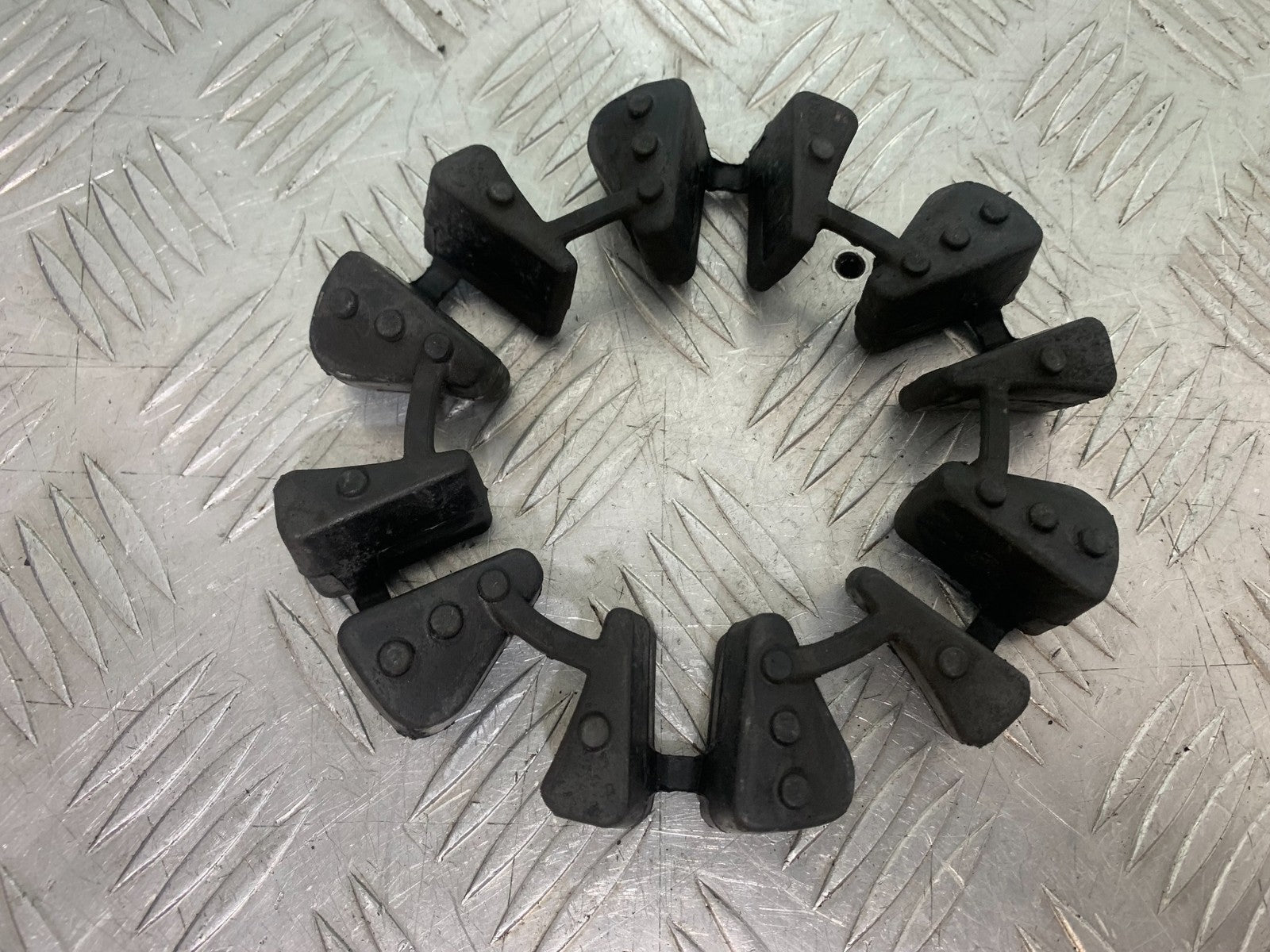 TRIUMPH TIGER 800 XRT CUSH DRIVE RUBBERS   2018-2020 (CMB1193)
