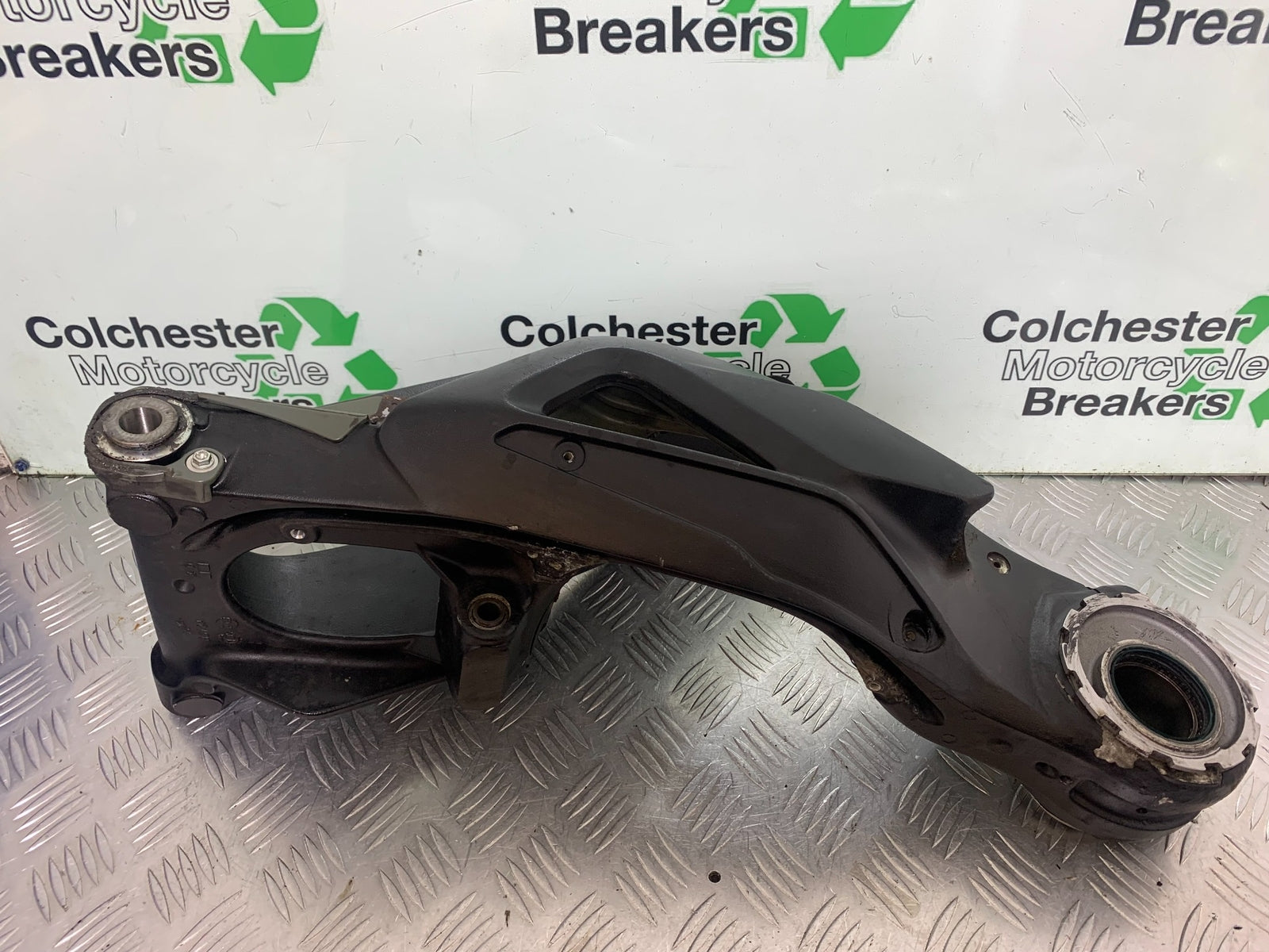 MV AGUSTA 800 F3 SWINGARM WITH CARBON HUGGER   YEAR 2013-2016 (CMB1152)