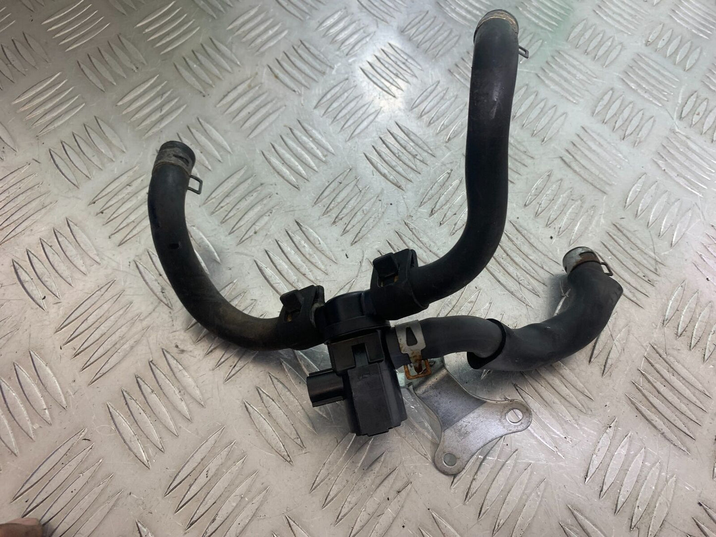 YAMAHA XJ6 XJ6-S AIR VALVE YEAR 2009-2015  (CMB1070)