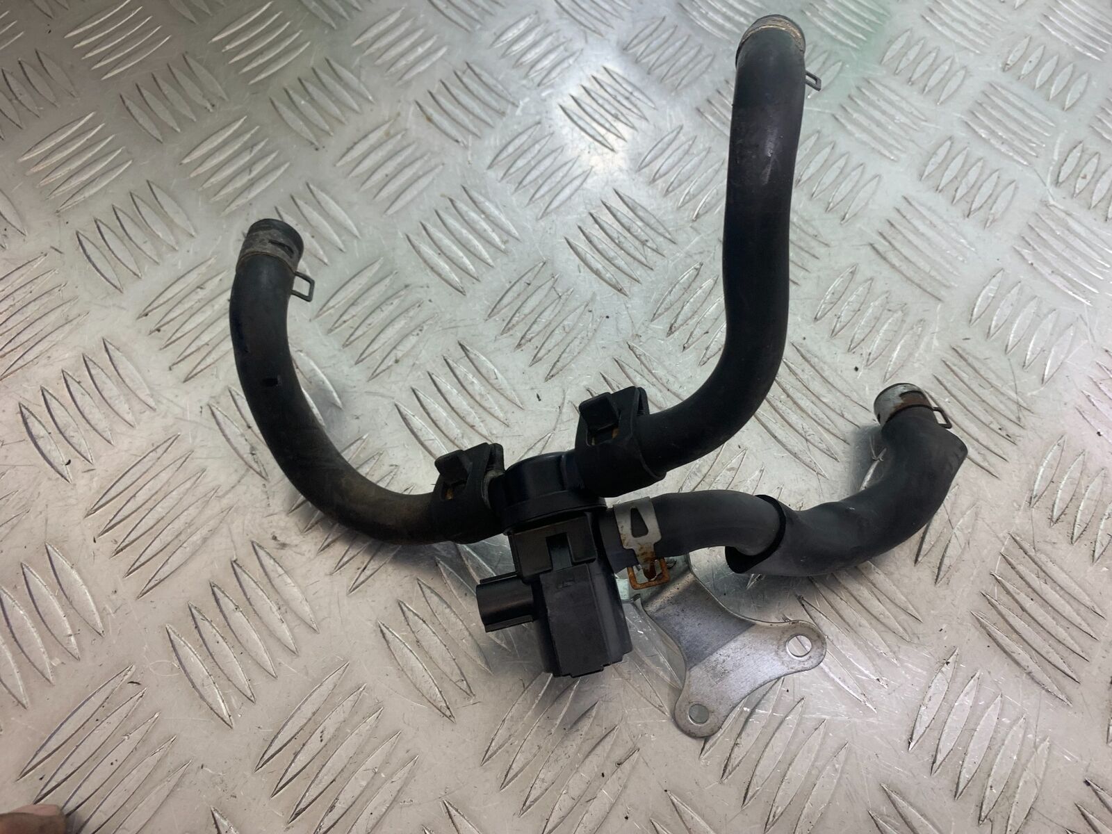 YAMAHA XJ6 XJ6-S AIR VALVE YEAR 2009-2015  (CMB1070)