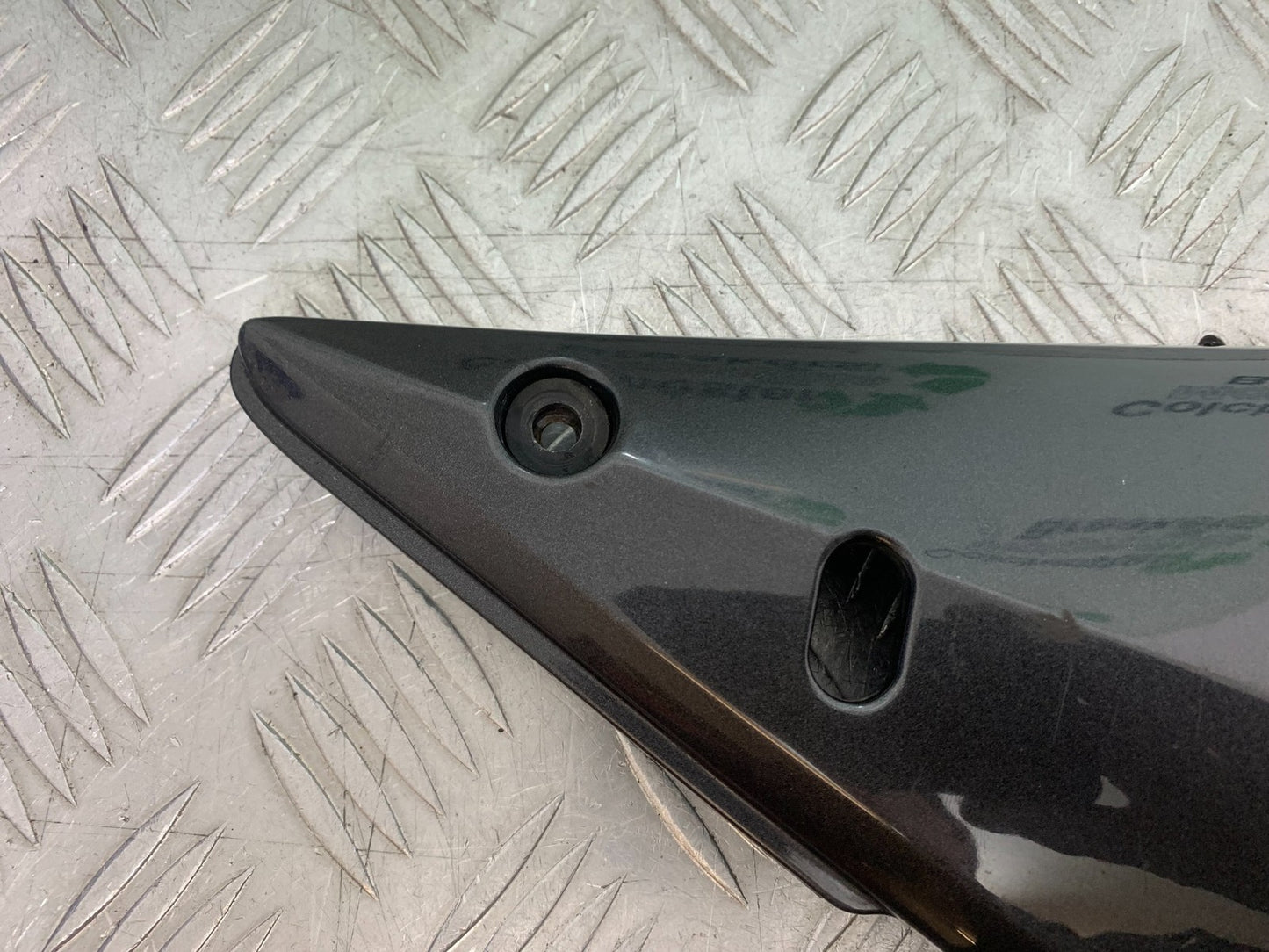 SUZUKI GSF600 GSF 600 BANDIT RIGHT SIDE PANEL   2000-2004 (CMB1269)