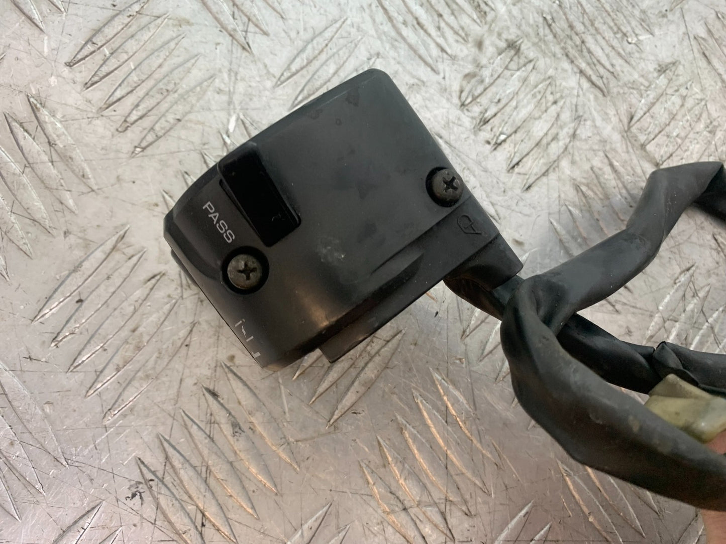 YAMAHA YZF R1 LEFT SWITCH GEAR  YEAR 1998-99 (CMB1291)