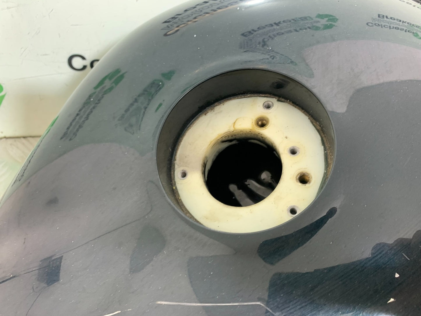 TRIUMPH 955i SPRINT ST PETROL TANK YEAR 1999-04 (CMB1230)