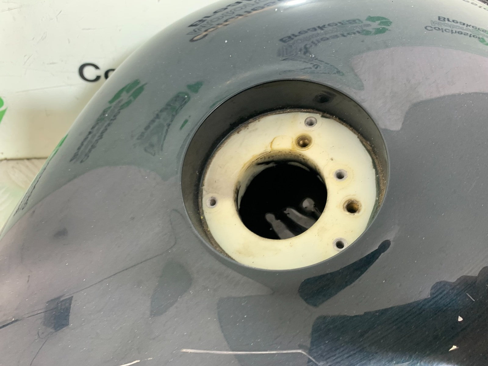 TRIUMPH 955i SPRINT ST PETROL TANK YEAR 1999-04 (CMB1230)