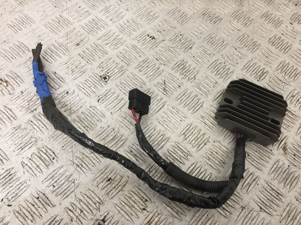 SUZUKI GSXR750 GSXR 750 SRAD REGULATOR   YEAR 1999 (STOCK 880)