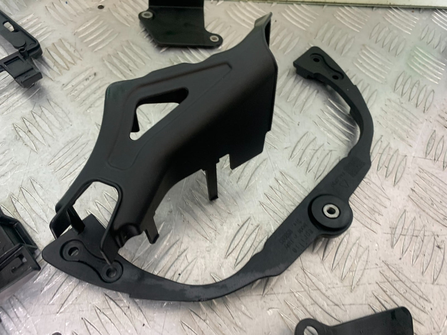 APRILIA TUONO 1000 V4 INFILL PANELS YEAR 2013-2014  (CMB1239)