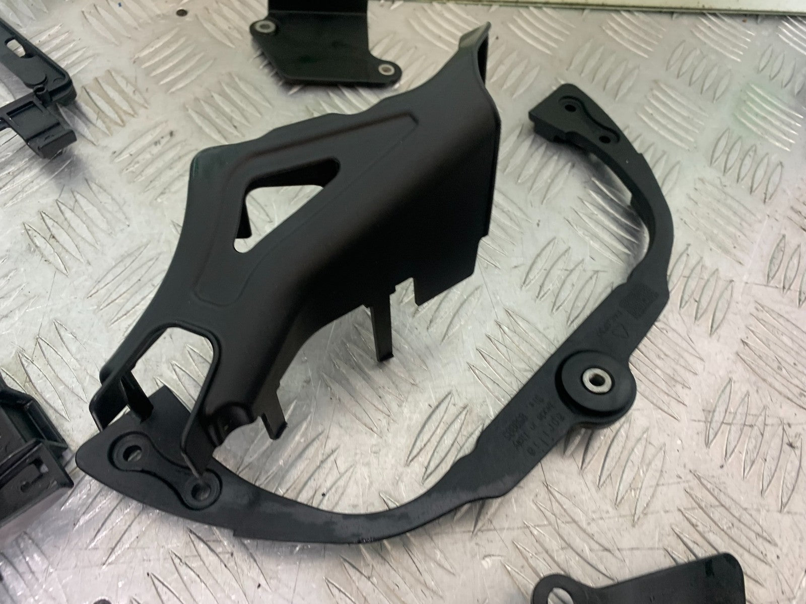APRILIA TUONO 1000 V4 INFILL PANELS YEAR 2013-2014  (CMB1239)