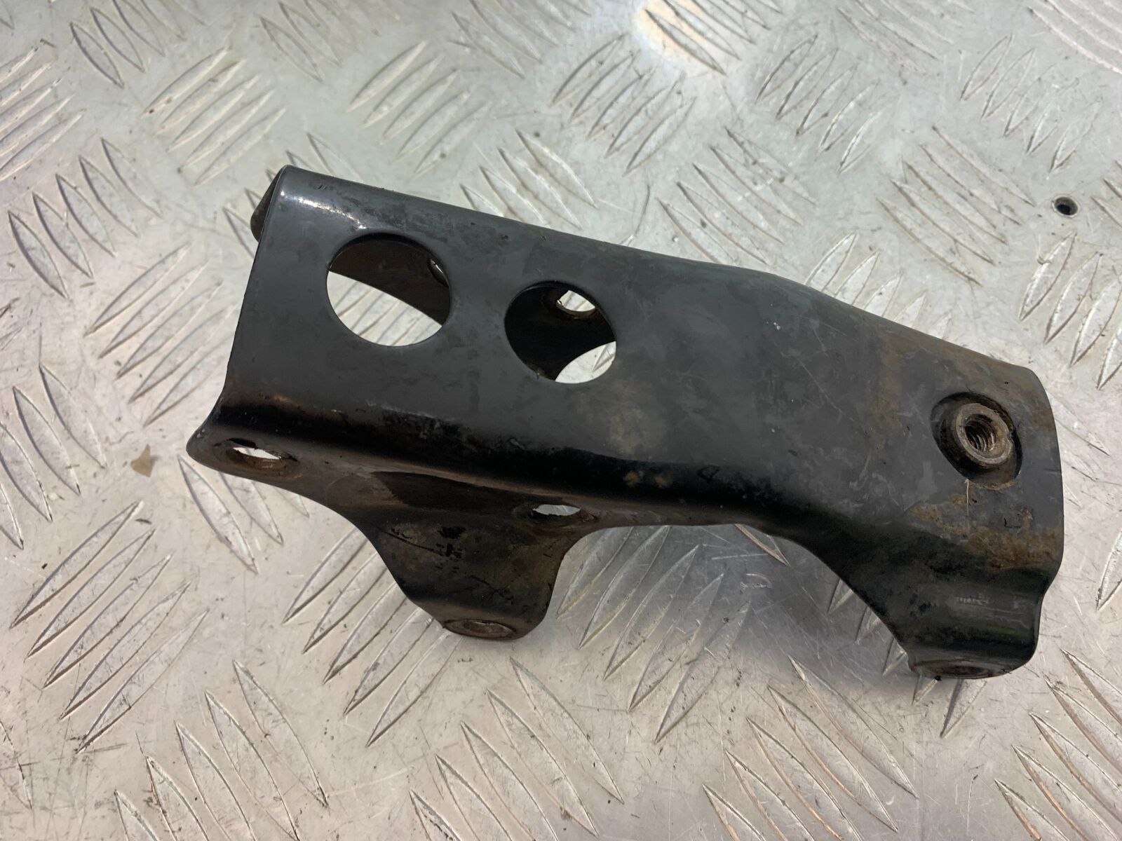 MUTT GT-SS 125 ENGINE BRACKET   YEAR 2020- 2024 (CMB1085)