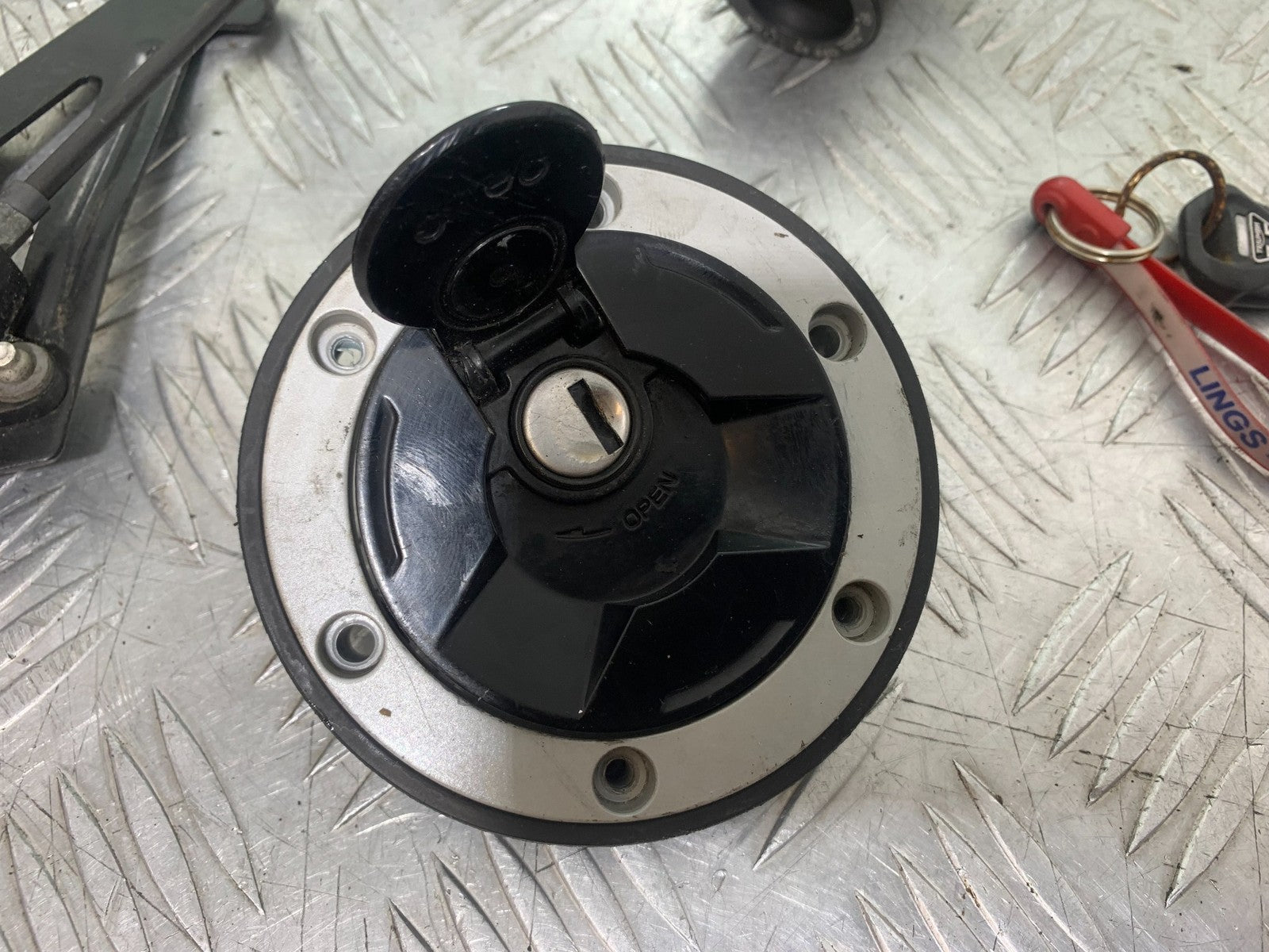 TRIUMPH TIGER 800 XRT ECU LOCKS KEY (IGNITON IS DAMAGED)  2018-2020 (CMB1193)