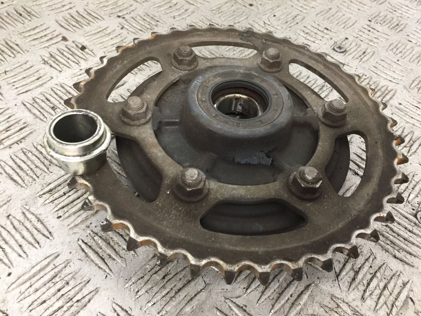 TRIUMPH 900 STREET SCRAMBLER SPROCKET CARRIER YEAR 2018  (STOCK 896)