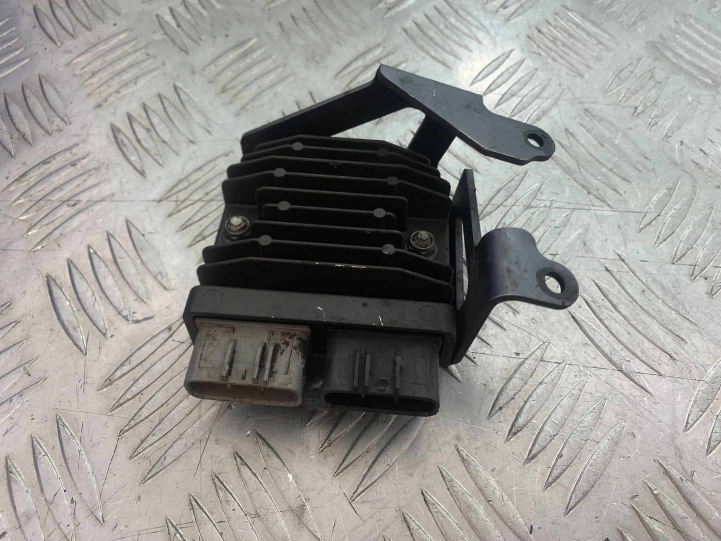 TRIUMPH 675 STREET TRIPLE REGULATOR   2013-2016 (CMB1186)