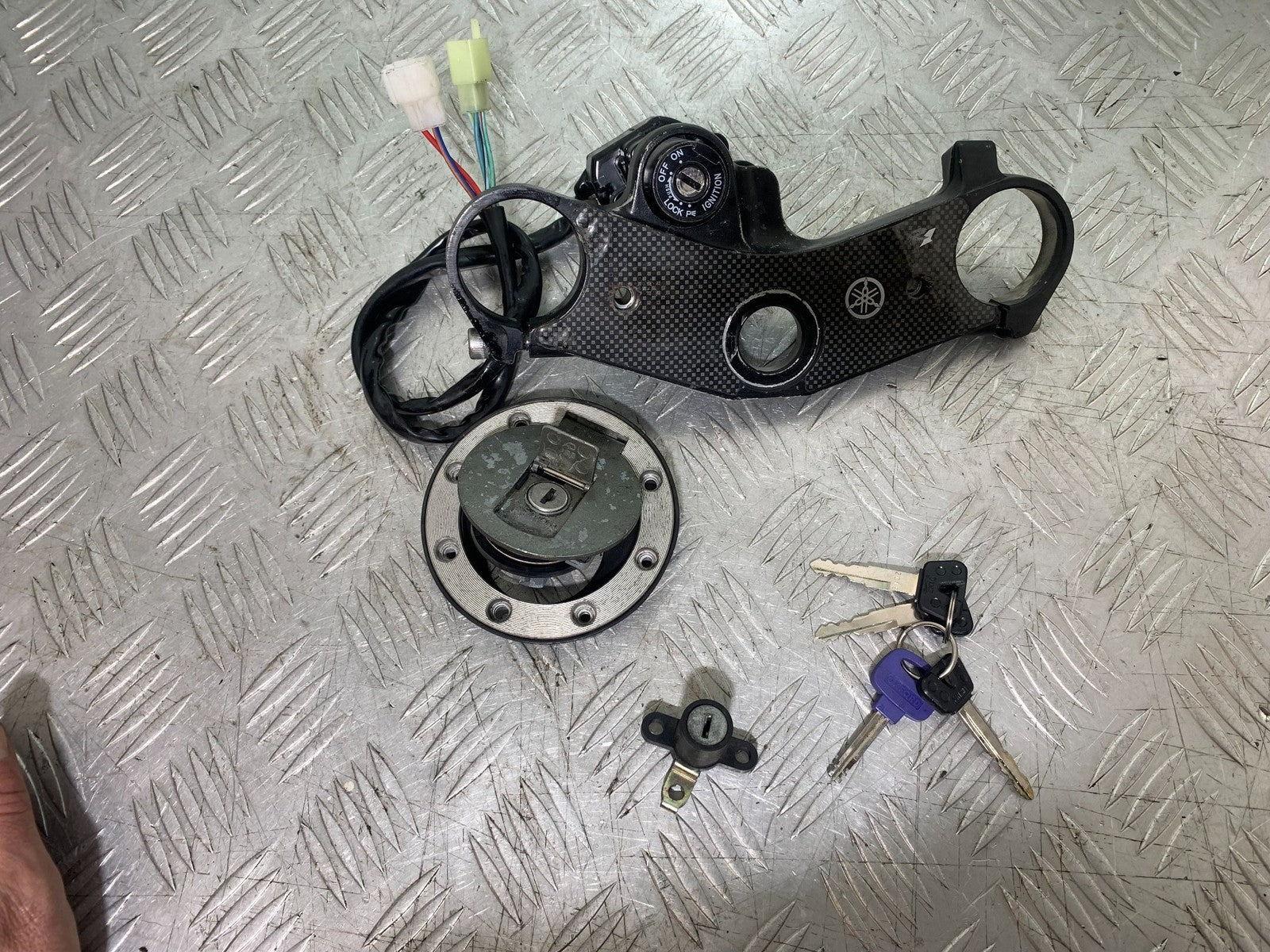 YAMAHA YZF R1 LOCKS AND KEYS  YEAR 1998-99 (CMB1291)